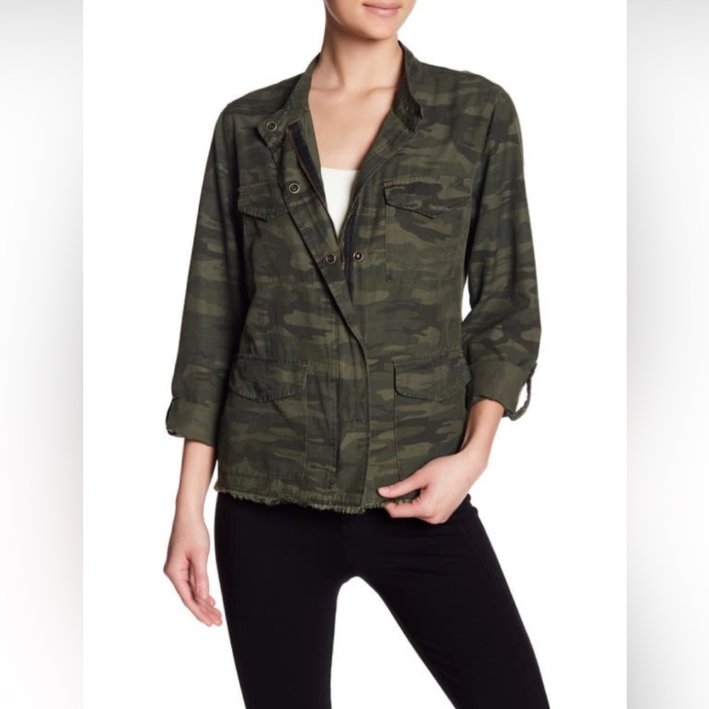 EUC***SANCTUARY / SUPER SOFT CAMO LIGHT WEIGHT JACKET/ SIZE SMALL